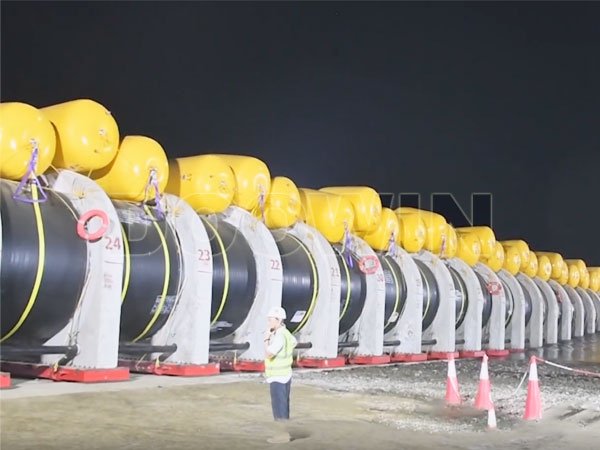 pipe-laying-floats