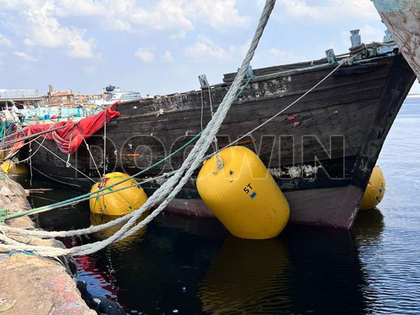 single-point-buoyancy-units-used-for-marine-salvage