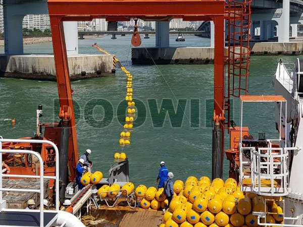 twin-boom-cable-floats