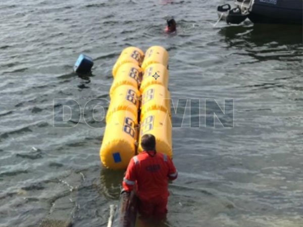 twin-boom-inflatable-hose-floats