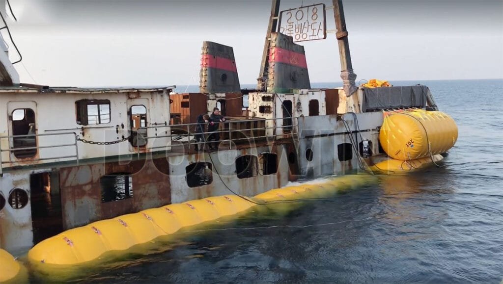 boat-sinking-with-the-help-of-inflatable-buoyancy-units